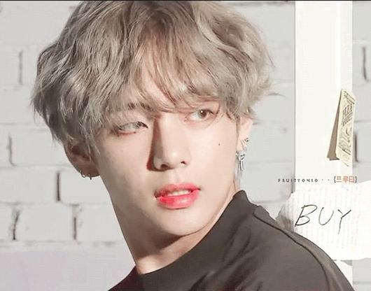 BTS 뷔, 형광등 100개를 켜놓은 비주얼 시선강탈