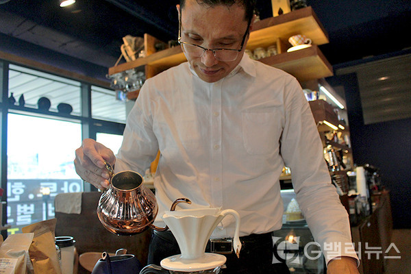 사진 - 재능기부를 통해 김재현 대표만의 커피의 세계화를 꿈꾼다.
