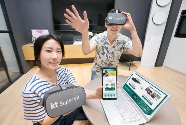 국내 대표 VR 플랫폼 사업자 KT가 롯데렌탈과 함께 개인형 실감미디어 서비스 ‘슈퍼VR’의 인수형 장기 렌탈 상품을 월 2만원대 콘텐츠까지 즐길 수 있는 합리적인 구성으로 선보인다고 밝혔다.