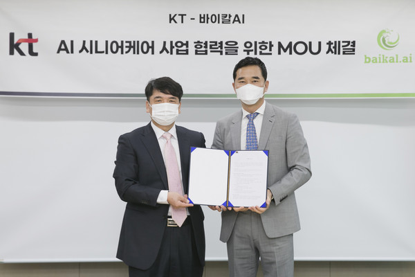 KT가 바이칼AI와 서울 광진구 건국대학교 창의관에서 업무협약을 체결했다. 업무협약식에 참석한 (왼쪽부터) 바이칼AI 윤기현 대표이사, KT 임채환AI/DX플랫폼사업본부장