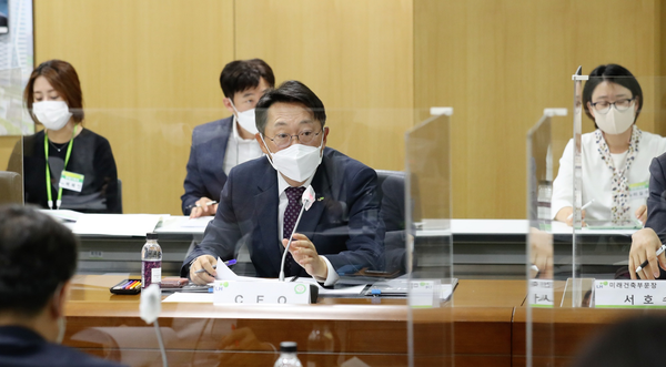 LH 김현준 사장이 오는 7월부터 예정된 사전청약 준비상황을 점검하고 있다.