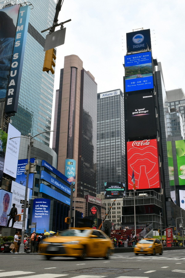 삼성전자가 다음 달 11일 '삼성 갤럭시 언팩 2021' 행사를 앞두고 전세계 주요 랜드마크에서 옥외광고를 진행한다. 미국 뉴욕 타임스 스퀘어에서 진행 중인 옥외광고