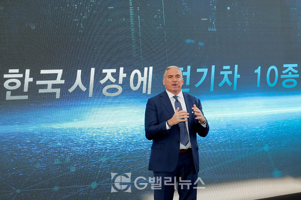 12일 GM의 한국 디자인 센터에서 온라인으로 진행된 GM 미래 성장 미디어 간담회에서 스티브 키퍼 GM 수석부사장 겸 해외사업부문 사장이 연설하고 있다.