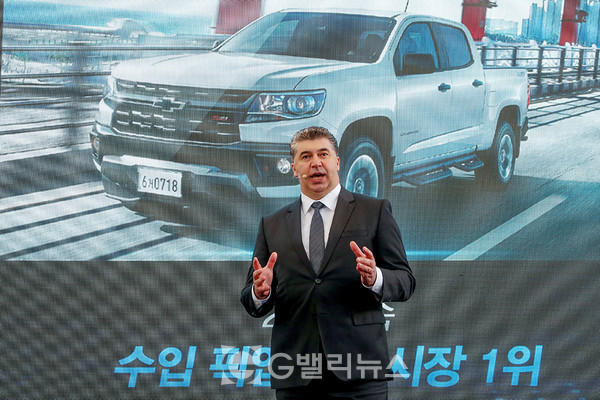 12일 GM의 한국 디자인 센터에서 온라인으로 진행된 GM 미래 성장 미디어 간담회에서 카허 카젬 한국지엠 사장이 연설하고 있다.