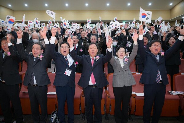 최민호 세종특별자치시장이 “우리 선열들의 숭고한 뜻을 이어받아 지금까지 답습해 온 오랜 관행과 제도를 바꾸고 새로운 미래를 만들어 나갈 것”을 다짐했다. 사진=세종시