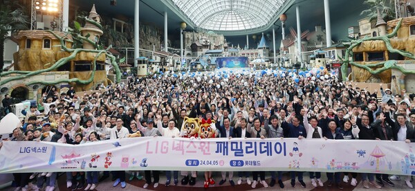 LIG넥스원은 5일 잠실 롯데월드에서 판교·용인·구미·김천·대전 등 전국 사업장에서 모인 임직원과 가족 1만여 명이 참가한 '2024 패밀리데이'를 개최했다. 사진=LIG넥스원