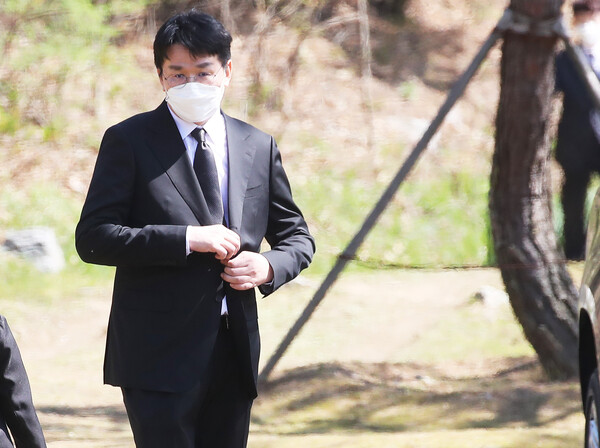 경기도 용인시 기흥구 하갈동 소재 선영에서 열린 고(故) 조양호 회장 2주기 추모 행사에 참석한 조원태 회장. 사진=연합뉴스