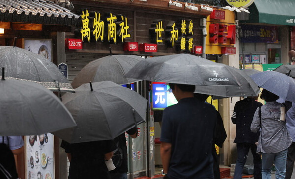 11일 관광객으로 북적이는 서울 명동 거리. 사진=연합뉴스