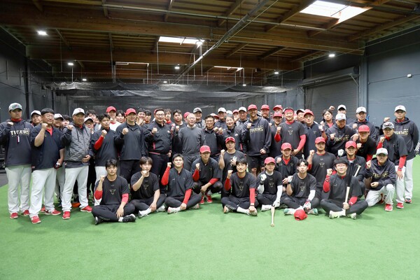 정의선 현대자동차그룹 회장이 미국 출장 중 KIA 타이거즈 스프링캠프를 방문했다. 사진=현대자동차그룹