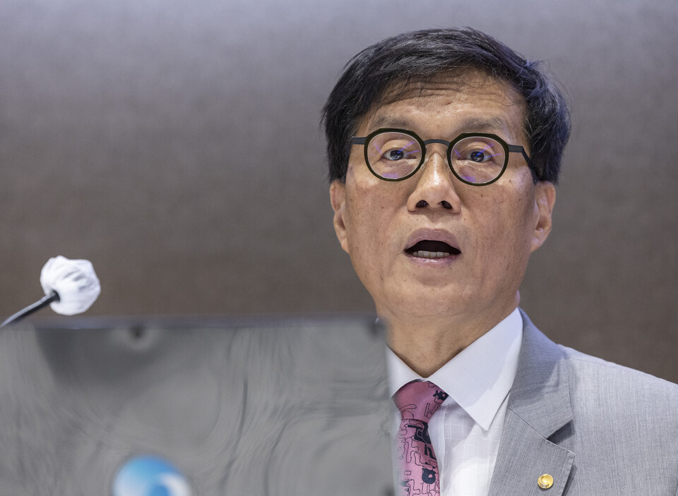 이창용 한국은행 총재가 지난 18일 서울 중구 한국은행 별관에서 열린 2025년 상반기 물가 설명회에서 물가 상승 요인에 대해 설명하는 모습. 사진=연합뉴스