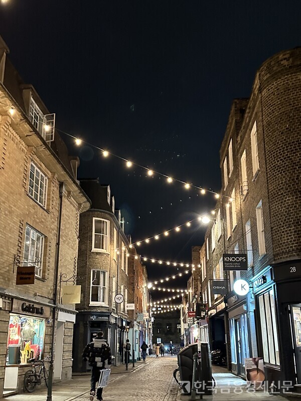 중세 모습을 간직한 캠브리지의 구시가지. 사진=손주희 작가