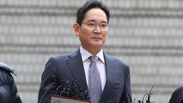  지난 17일 이재용 회장이 무죄선고를 받으며 약 10년에 걸친 사법 리스크가 막을 내렸다. 대법원 측은 이날 검찰 측 상고이유 중 하나인 증거능력에 대해 위법하게 수집된 증거라고 판단하며 증거능력을 부정했다. 사진=연합뉴스