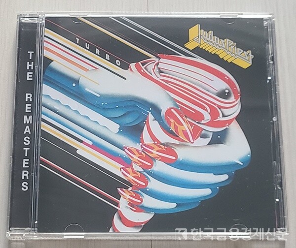 주다스 프리스트(Judas Priest) ‘Turbo’ 앨범 커버 전면. 사진=양지훈 기자