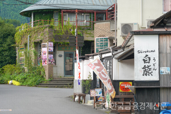 일본에 도착한 첫날 료칸에 가기 전 유후인의 ‘킨린호수’와 인근 마을을 둘러봤다. 사진=김성훈 기자