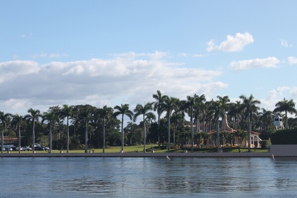 도널드 트럼프 대통령이 머물렀던 팜비치의 마러라고 별장 모습. 사진=연합뉴스