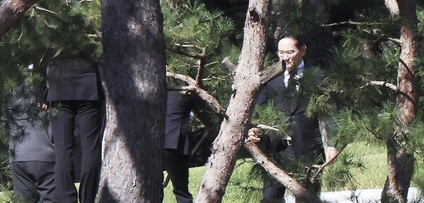 이재용 삼성전자 회장이 24일 경기도 수원시 선영에서 열린 고 이건희 삼성그룹 회장 5주기 추도식에 참석했다. 사진=연합뉴스