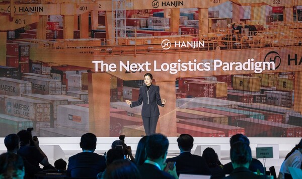 조현민 ㈜한진 사장이 한진그룹 창립 80주년 기념 행사에서 ‘그룹 비전 2045’를 발표하는 모습. 사진=한진그룹 홈페이지