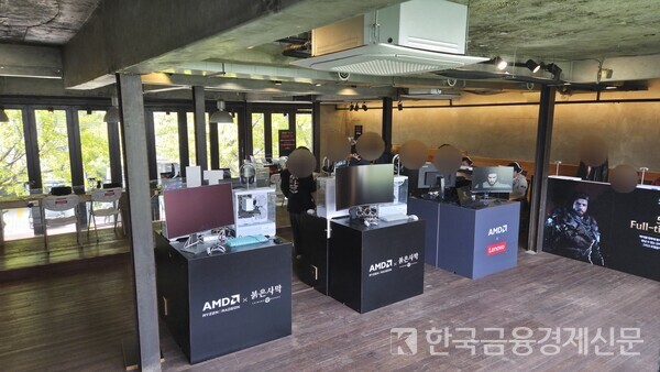2층에서는 붉은사막 시연 및 AMD 제품 체험이 가능하다. 사진=김성훈 기자