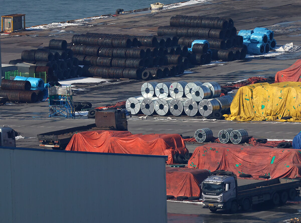 경기도 평택항에 쌓인 철강 제품. 사진=연합뉴스