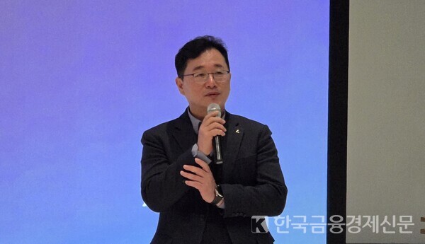 이인기 현대건설 주택사업본부장이 신사업에 대해 간략하게 소개했다. 사진=정진아 기자