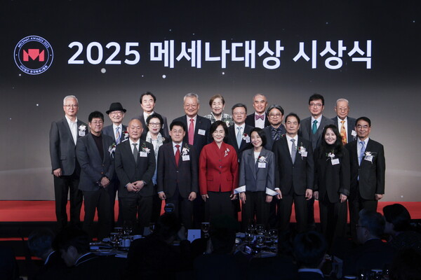 2025 메세나대상_메세나대상 및 기업과 예술의 만남(올해의 베스트 커플상) 수상사 단체사진. 사진=한국메세나협회