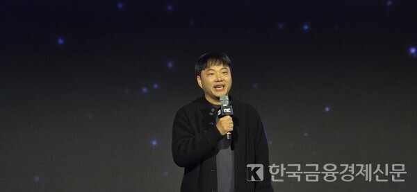 임원기 퍼블리싱 사업 총괄이 리밋 제로 브레이커스와 타임 테이커즈 2종의 게임에 대해 설명하고 있다. 사진=정진아 기자