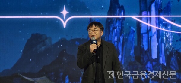 백승욱 아이온2 총괄 프로듀서가 19일 출시를 앞둔 아이온2에 대해 간략하게 소개했다. 사진=정진아 기자