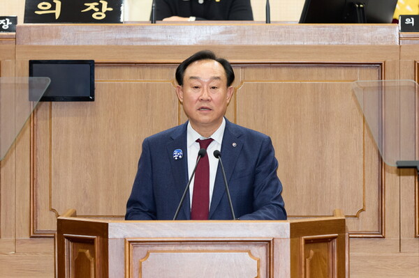 천영기 통영시장이 2026년도 통영시 예산안과 시정 운영 방향을 설명하고 있다. 사진=통영시