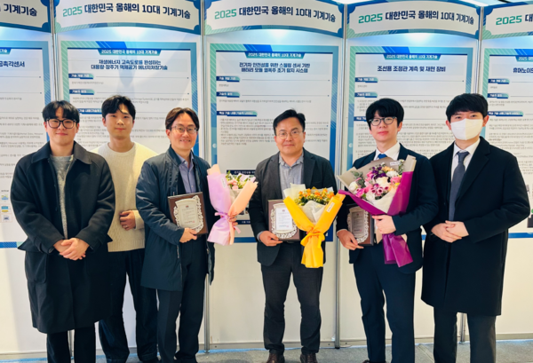 (왼쪽부터) 여태경 석사과정 (한양대학교), 김현우 석사과정 (한양대학교), 임재영 책임 (현대자동차), 한용하 연구위원 (현대자동차), 소홍윤 교수 (한양대학교), 방주형 박사과정 (한양대학교). 사진=한양대학교