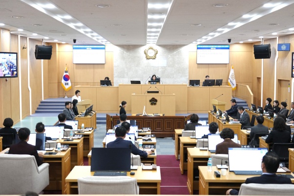 광주 남구의회는 25일 제1차 본회의를 열고 12월 19일까지 정례회 일정에 들어갔다. 사진=광주 남구의회