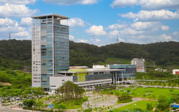 전남도는 지난 24일 함평 손불면 일원에서 ‘월천~석창 간 지방도 확포장공사’ 착공식을 열었다. 사진은 전남도청 전경. 사진=전남도